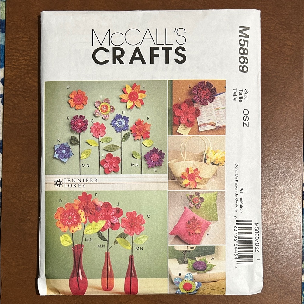 Uncut McCall's Crafts Dimensional Flowers Pattern #M5869